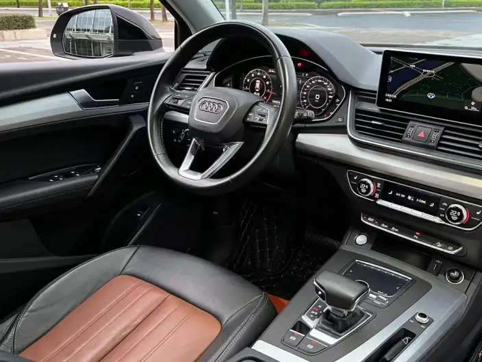 Audi Q5L 2020 Model 40 TFSI Rong Xiang Fashion Model – фото 9