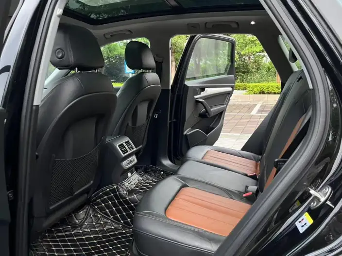 Audi Q5L 2020 Model 40 TFSI Rong Xiang Fashion Model – фото 12