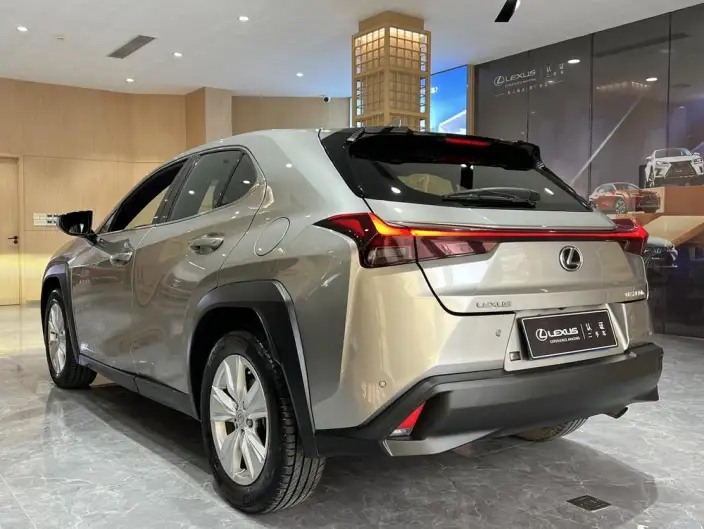 Lexus UX 2022 Model 260h Tan · Fun Edition – фото 4