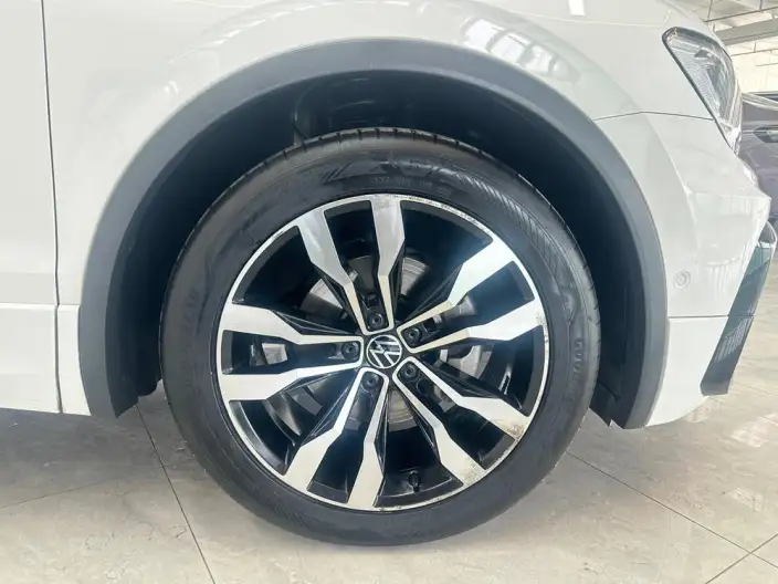 Volkswagen Tiguan L 2020 Model 330TSI Automatic 2WD R-Line Ultimate Edition China VI – фото 4