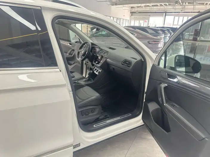 Volkswagen Tiguan L 2020 Model 330TSI Automatic 2WD R-Line Ultimate Edition China VI – фото 10