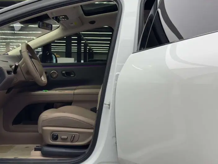 Li Auto i8 2025 Model Standard Edition – фото 5