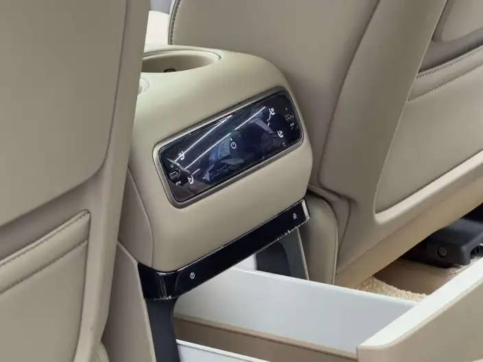 Li Auto i8 2025 Model Standard Edition – фото 13