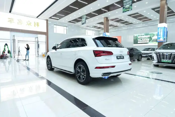 Audi Q5L 2020 Model 40 TFSI Rong Xiang Fashion Model – фото 4