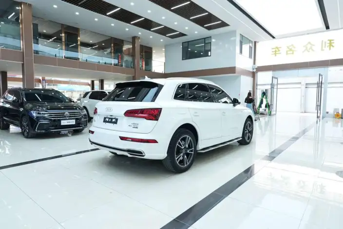 Audi Q5L 2020 Model 40 TFSI Rong Xiang Fashion Model – фото 6