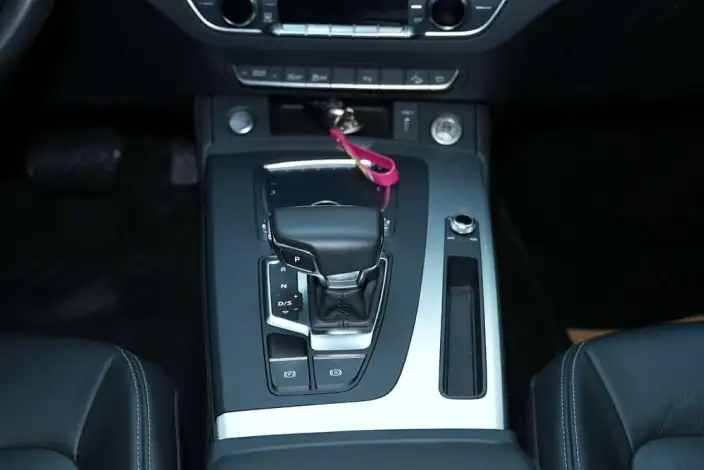 Audi Q5L 2020 Model 40 TFSI Rong Xiang Fashion Model – фото 18