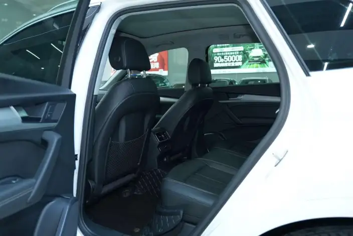Audi Q5L 2020 Model 40 TFSI Rong Xiang Fashion Model – фото 20