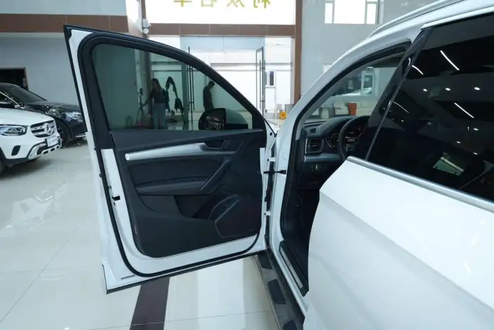 Audi Q5L 2020 Model 40 TFSI Rong Xiang Fashion Model – фото 21