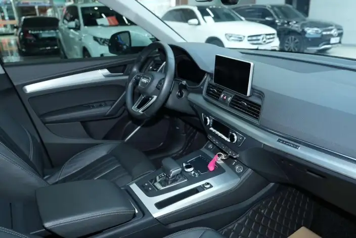 Audi Q5L 2020 Model 40 TFSI Rong Xiang Fashion Model – фото 22