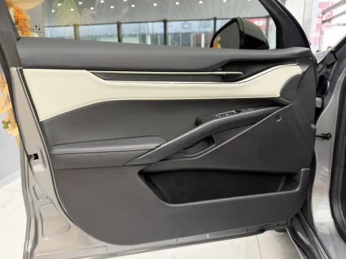 Ford Mondeo 2022 Model Facelift EcoBoost 245 Luxury Model – фото 9
