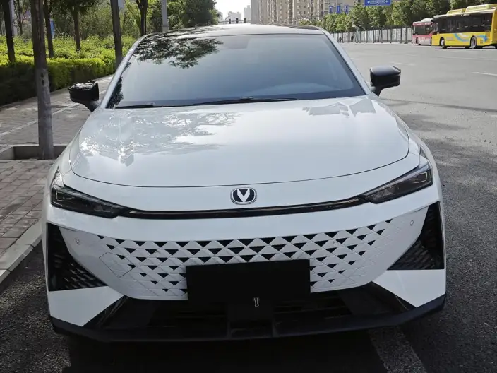 Changan UNI-V 2024 Model 1.5T Noble Model – фото 2