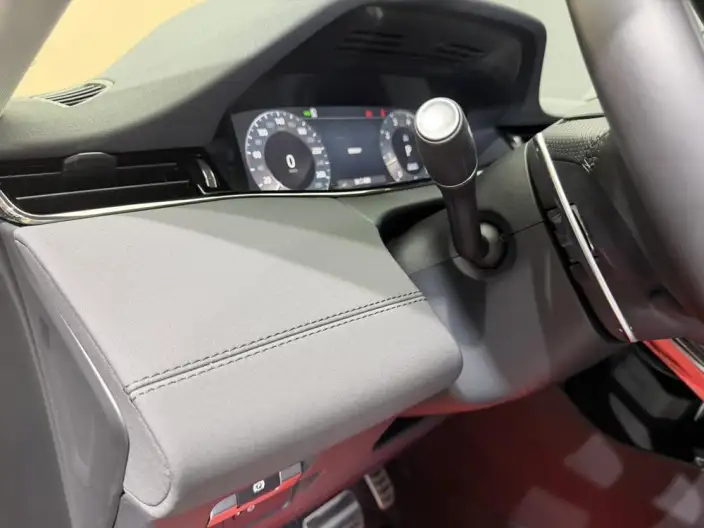 Range Rover Evoque 2023 Model Aurora L 249PS Collins Bronze Special Edition – фото 16
