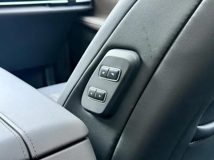 Ford Edge 2025 Model Ford Edge L 2.0T EcoBoost E Hybrid 4WD VII seat Supreme Model – фото 12