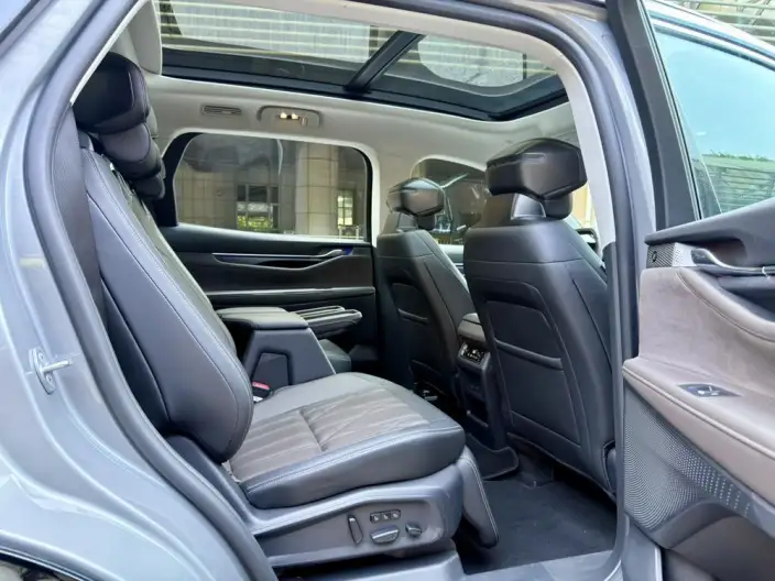 Ford Edge 2025 Model Ford Edge L 2.0T EcoBoost E Hybrid 4WD VII seat Supreme Model – фото 26