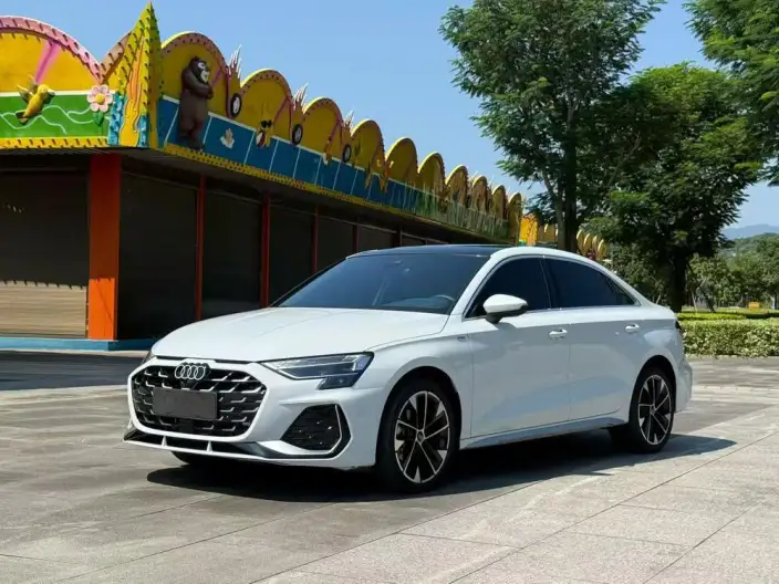 Audi A3 2026 Model A3L Limousine 35 TFSI Continental Flying Spur Exclusive Model – фото 1