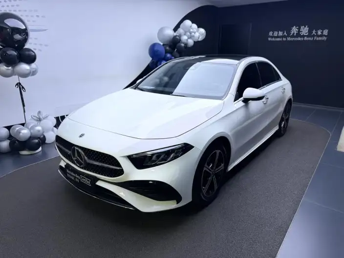 Mercedes-Benz A-class 2024 Model Facelift A 200 L Fashion Edition – фото 1