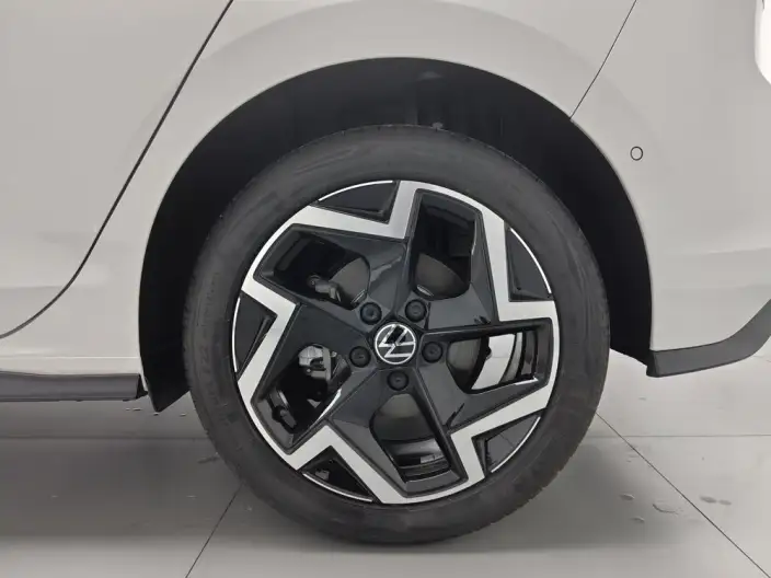 Volkswagen Golf 2025 Model Facelift 300TSI R-Line – фото 9
