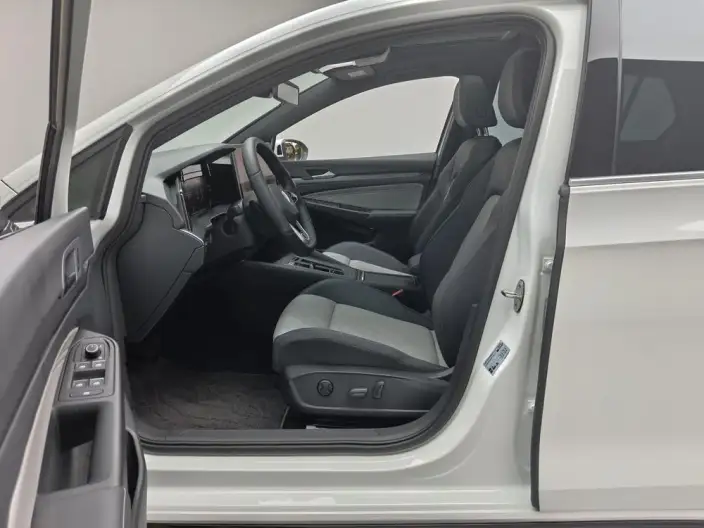 Volkswagen Golf 2025 Model Facelift 300TSI R-Line – фото 17