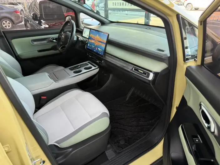 AION Y 2023 Model Plus 510 Lexiang Edition – фото 7