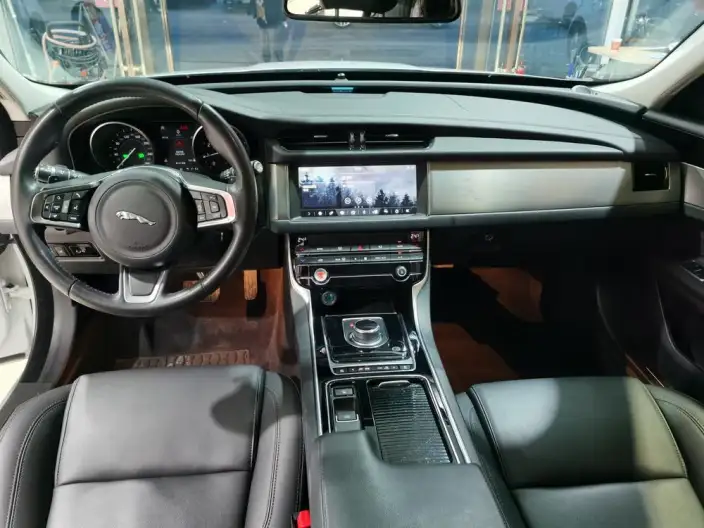 Jaguar XFL 2020 Model 2.0T P200 2WD Landwind Fenghua Edition – фото 8