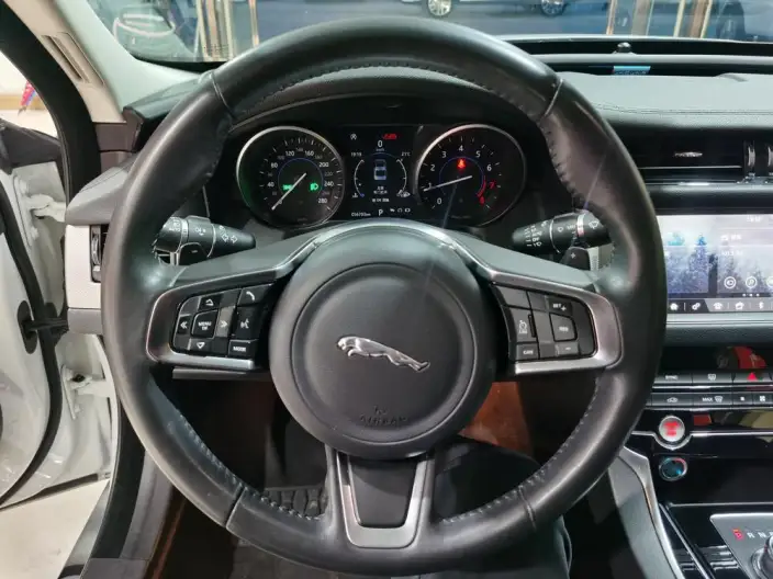 Jaguar XFL 2020 Model 2.0T P200 2WD Landwind Fenghua Edition – фото 11