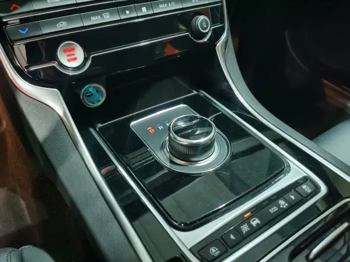 Jaguar XFL 2020 Model 2.0T P200 2WD Landwind Fenghua Edition – фото 12