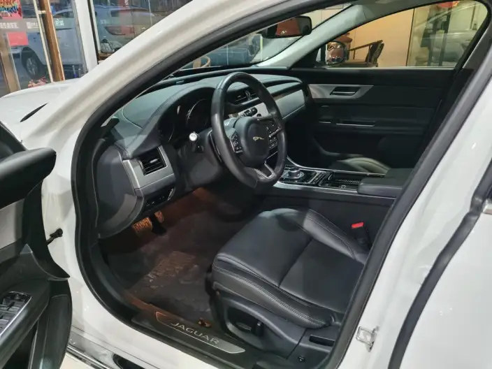 Jaguar XFL 2020 Model 2.0T P200 2WD Landwind Fenghua Edition – фото 14