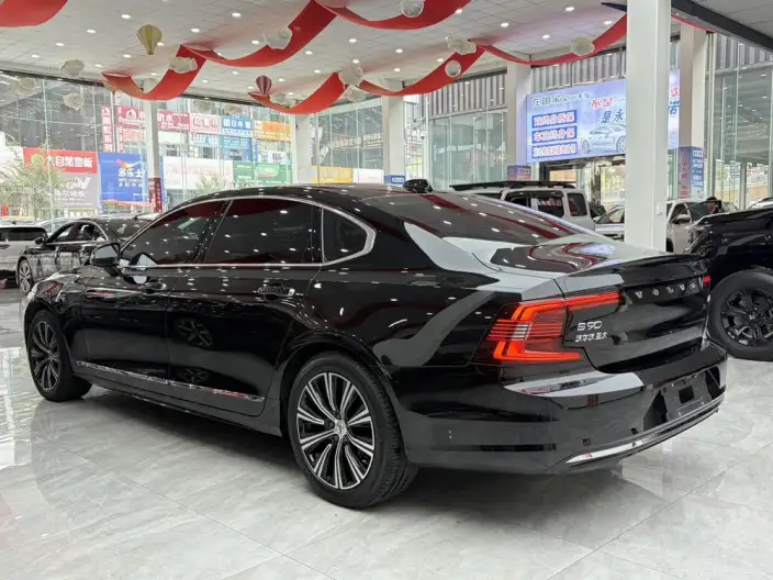 Volvo S90 2022 Model B5 Smart Range Deluxe Edition – фото 4