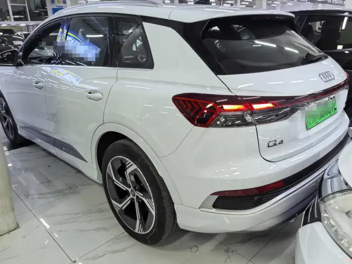 Audi Q4 e-tron 2023 Model 40 e-tron Genesis Edition – фото 4