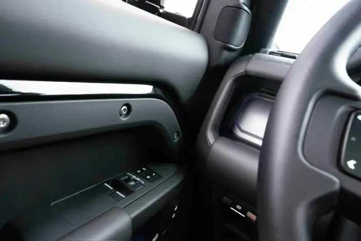 Land Rover Defender 2025 Model 90 3.0T P400 X-Dynamic HSE – фото 30