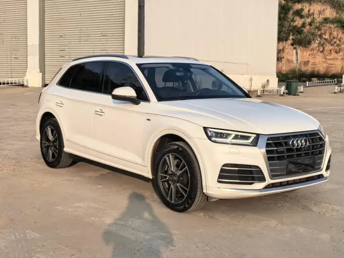 Audi Q5L 2020 Model 40 TFSI Rong Xiang Fashion Model – фото 3