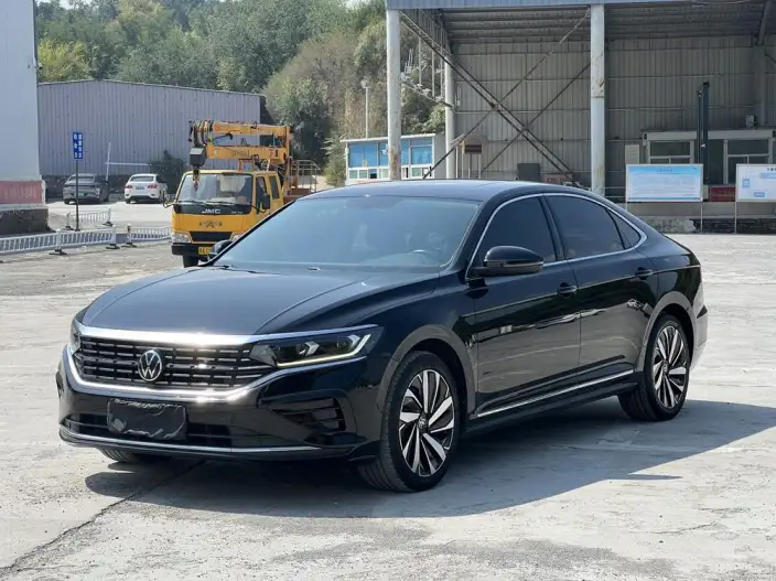 Volkswagen Passat 2022 Model 330TSI Premium Edition – фото 1