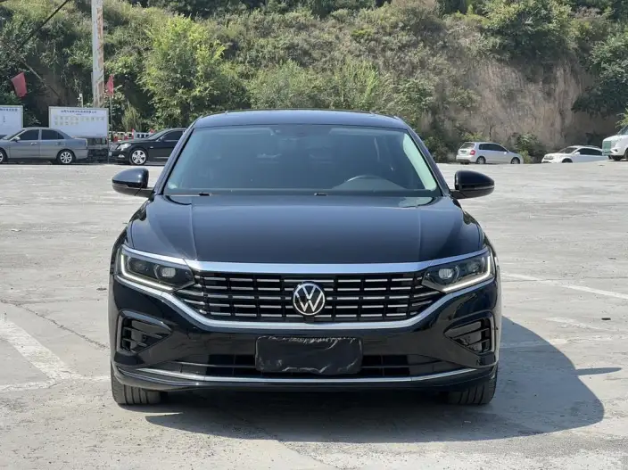 Volkswagen Passat 2022 Model 330TSI Premium Edition – фото 2