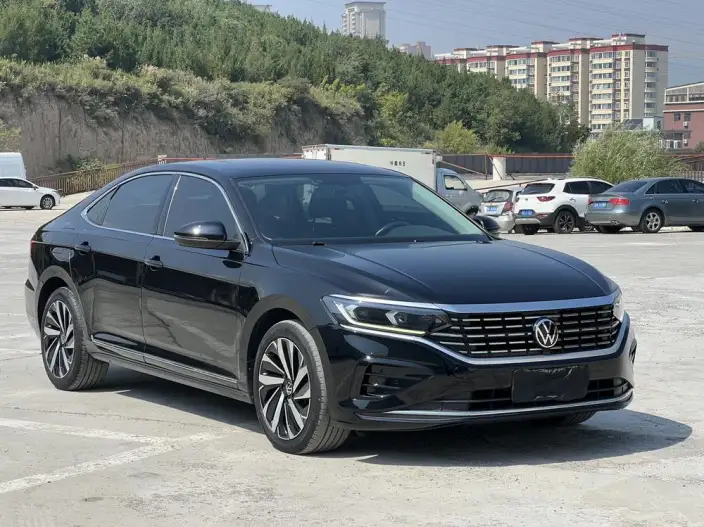 Volkswagen Passat 2022 Model 330TSI Premium Edition – фото 3