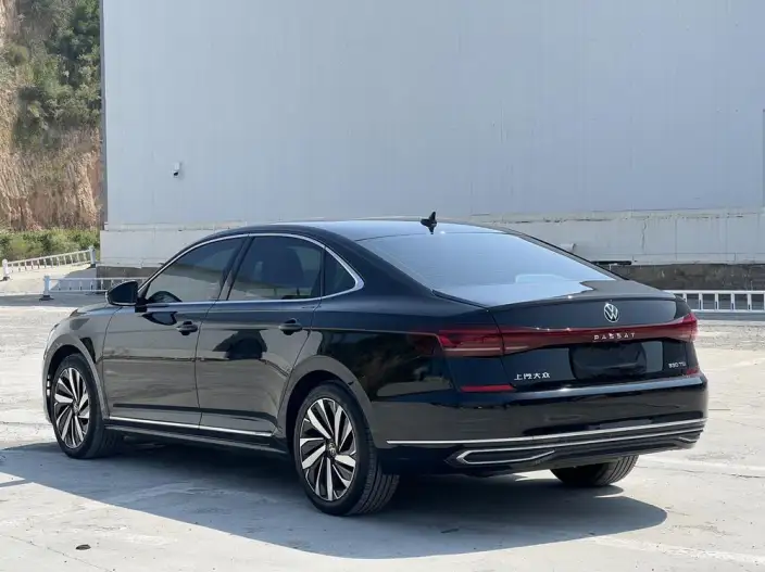 Volkswagen Passat 2022 Model 330TSI Premium Edition – фото 4