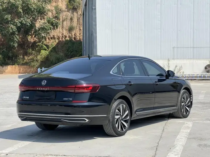 Volkswagen Passat 2022 Model 330TSI Premium Edition – фото 6