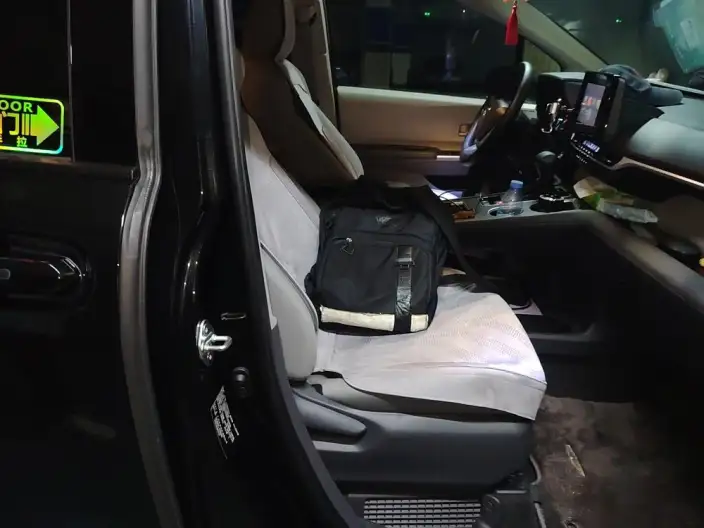 Toyota Sienna 2023 Model Hybrid 2.5L Comfort Edition – фото 11