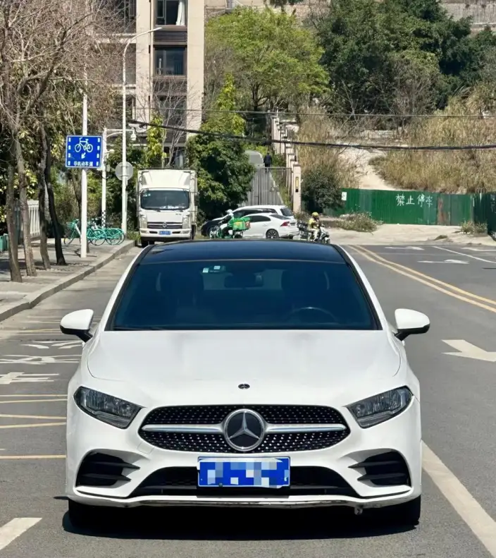 Mercedes-Benz A-class 2022 Model Facelift A 180 L Sports sedan – фото 2