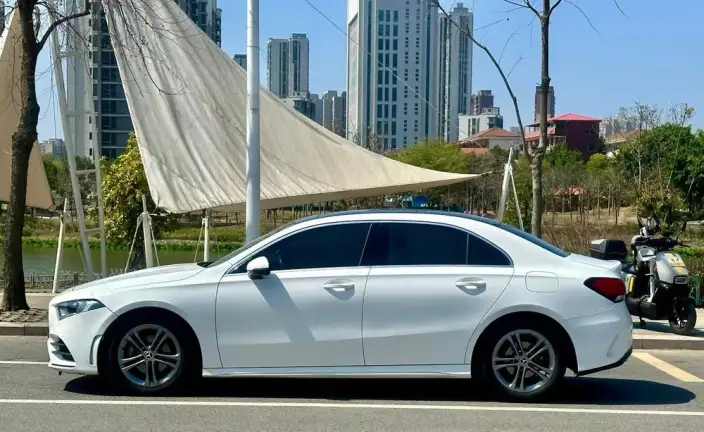 Mercedes-Benz A-class 2022 Model Facelift A 180 L Sports sedan – фото 3
