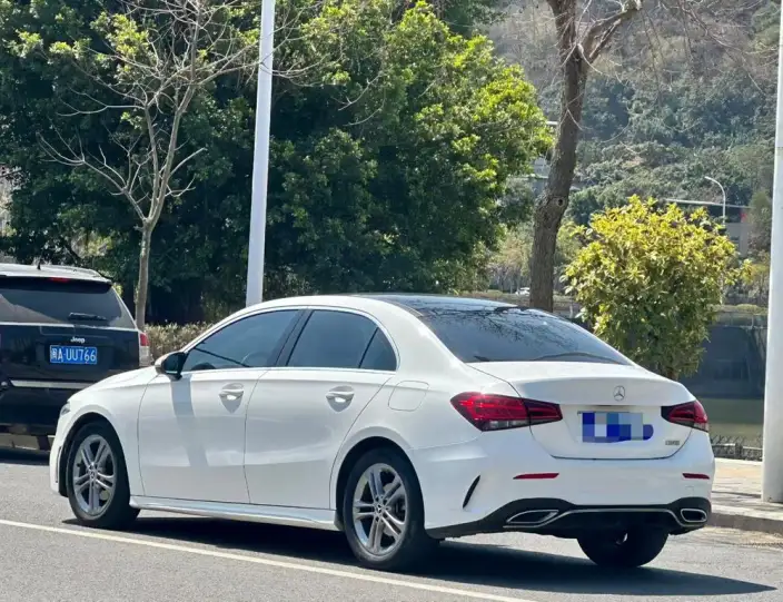 Mercedes-Benz A-class 2022 Model Facelift A 180 L Sports sedan – фото 4