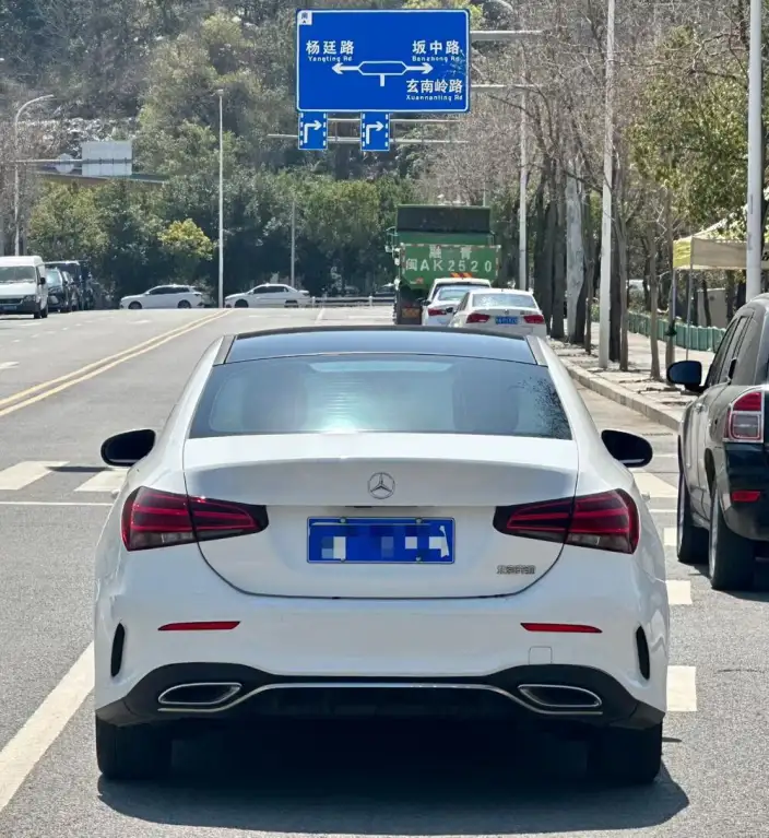 Mercedes-Benz A-class 2022 Model Facelift A 180 L Sports sedan – фото 5
