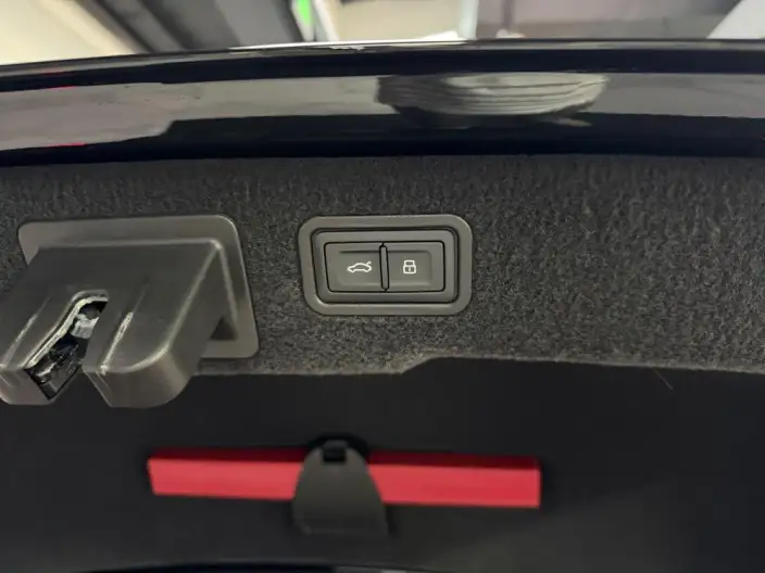 Audi A8 2021 Model A8L 50 TFSI quattro Comfort Model – фото 20