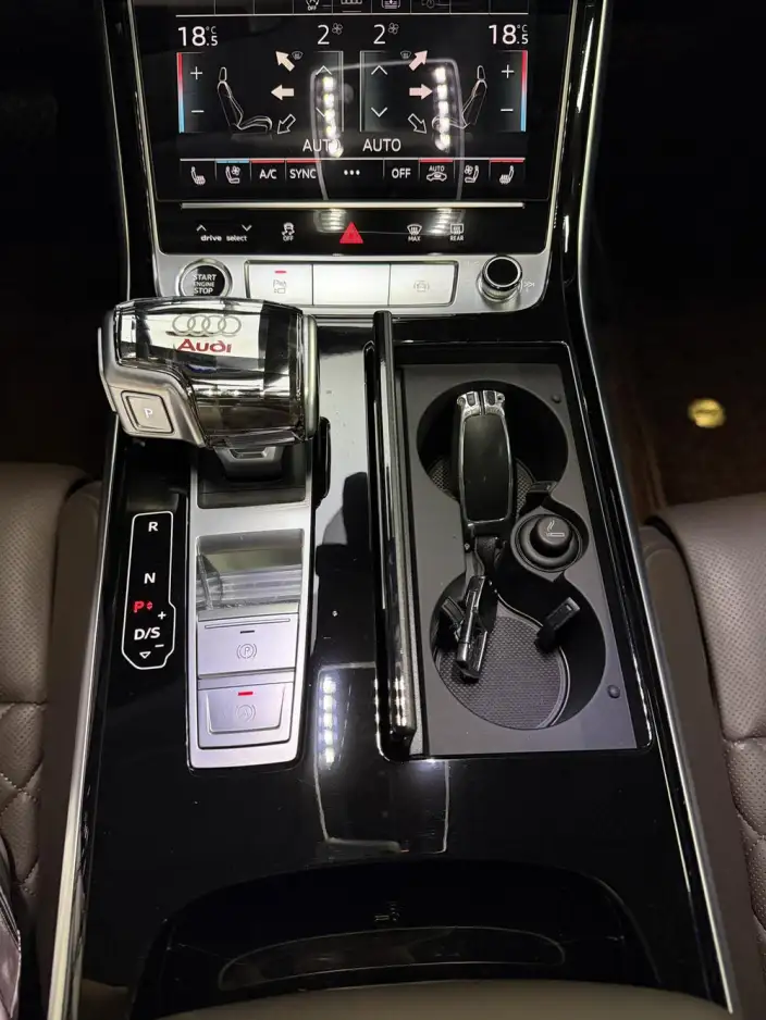 Audi A8 2021 Model A8L 50 TFSI quattro Comfort Model – фото 33