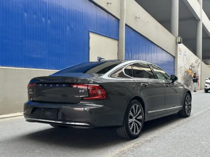 Volvo S90 2021 Model B5 Smart Range Deluxe Edition – фото 3