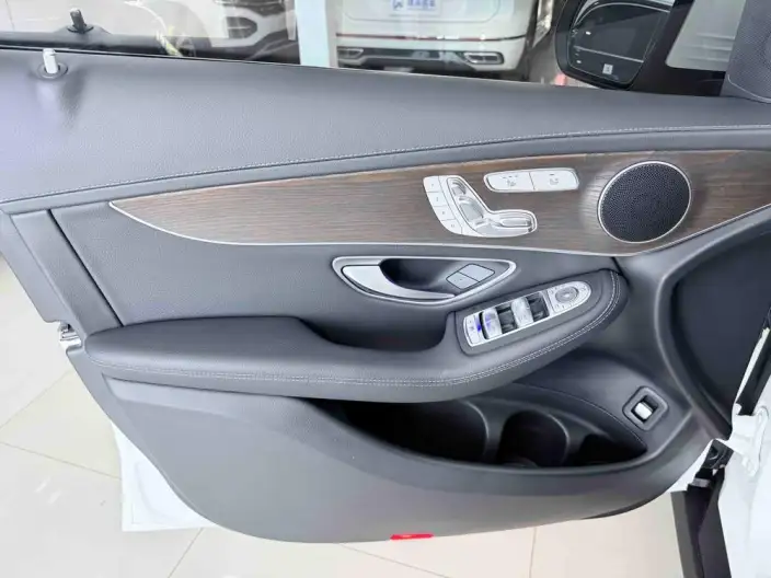 Mercedes-Benz GLC 2022 Model GLC 260 L 4MATIC Luxury Model – фото 29