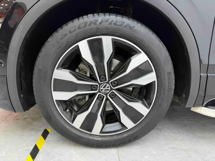 Volkswagen Tiguan L 2022 Model 330TSI Automatic 2WD R-Line Enjoy the version more – фото 7