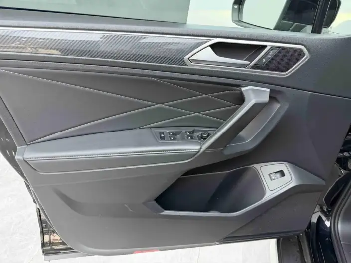 Volkswagen Tiguan L 2022 Model 330TSI Automatic 2WD R-Line Enjoy the version more – фото 15