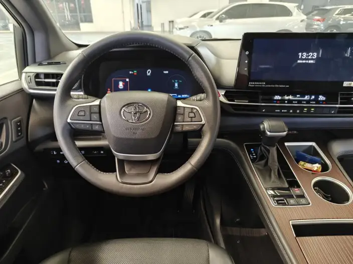 Granvia 2024 Model Intelligent Hybrid 2.5L 2WD Noble PLUS Edition – фото 10