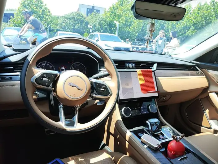 Jaguar XFL 2025 Model 2.0T P250 2WD Exclusive Deluxe Edition – фото 10