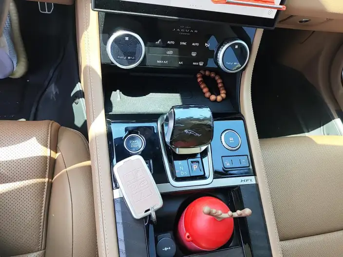 Jaguar XFL 2025 Model 2.0T P250 2WD Exclusive Deluxe Edition – фото 14
